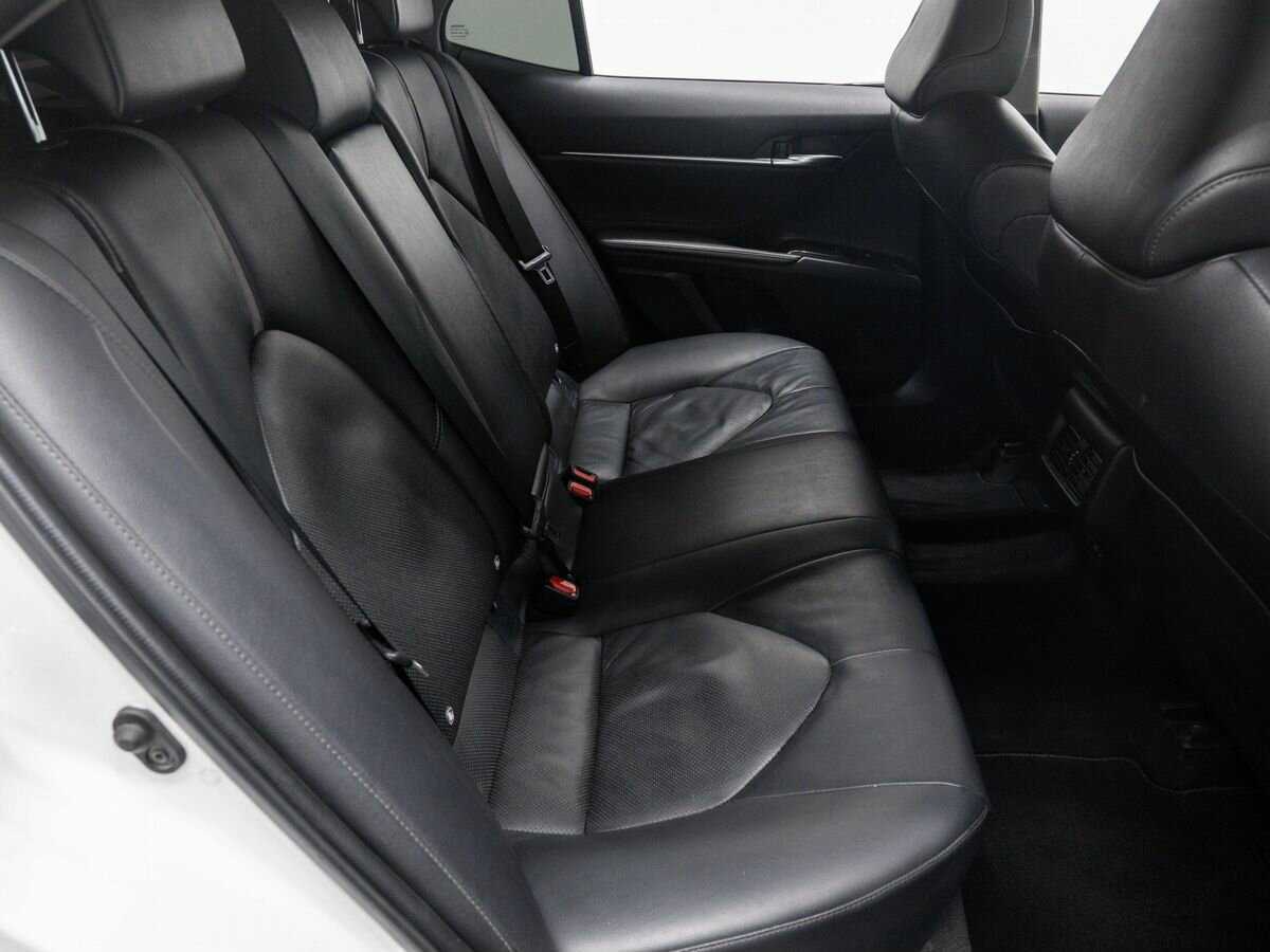 Toyota Camry с пробегом — 2022 год. Фото: #8