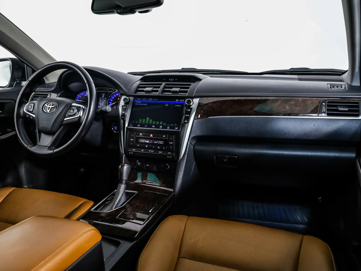 Toyota Camry с пробегом — 2016 год. Фото: #6