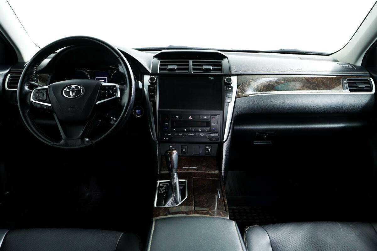 Toyota Camry с пробегом — 2017 год. Фото: #10
