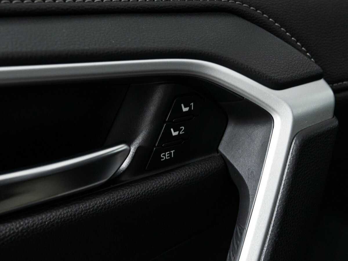 Toyota RAV4 с пробегом — 2020 год. Фото: #14