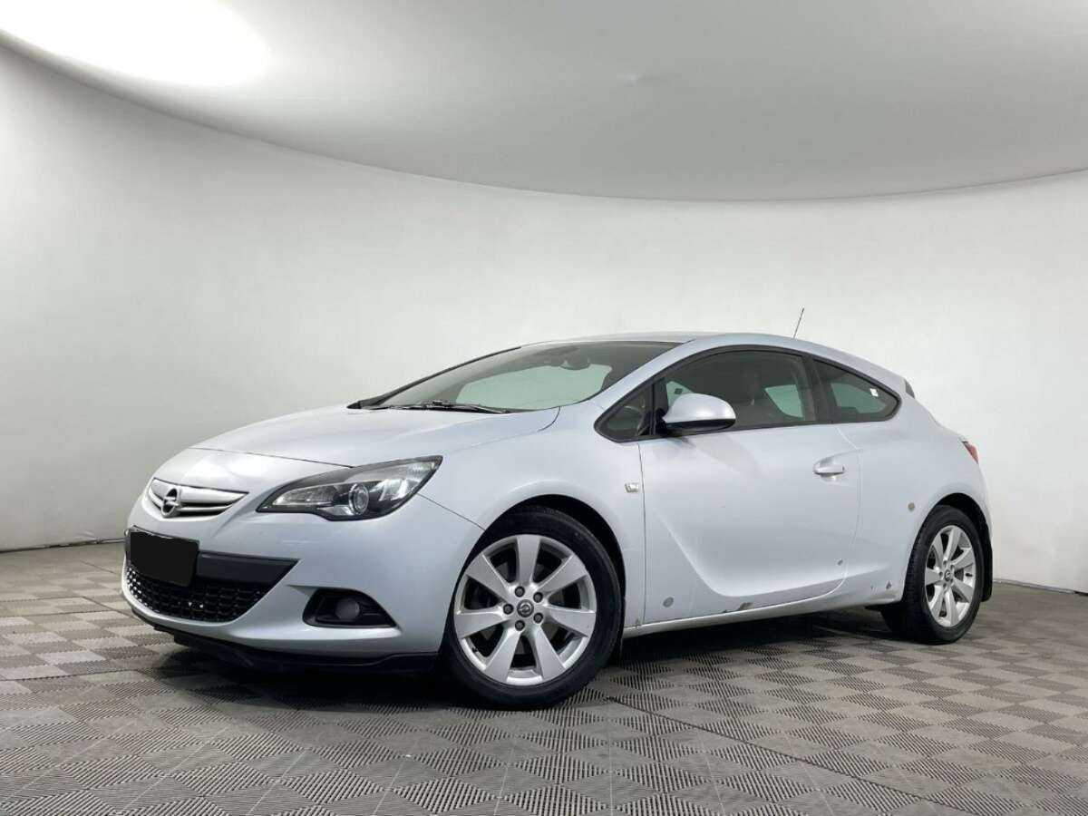 Opel Astra с пробегом — 2013 год. Фото: #0