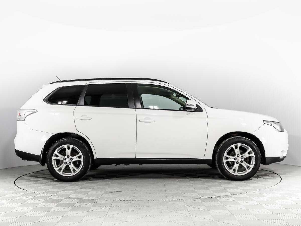 Mitsubishi Outlander с пробегом — 2014 год. Фото: #3