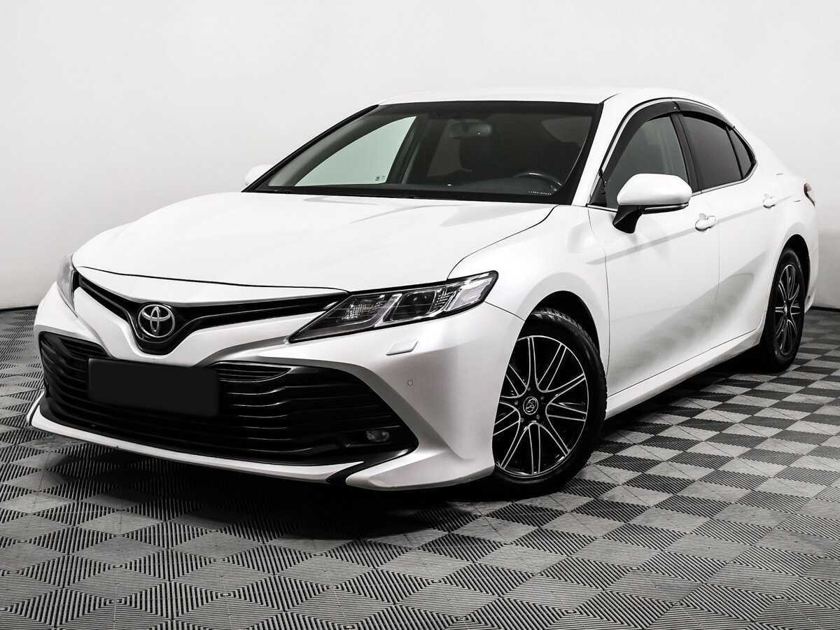 Toyota Camry с пробегом — 2018 год. Посмотреть фото