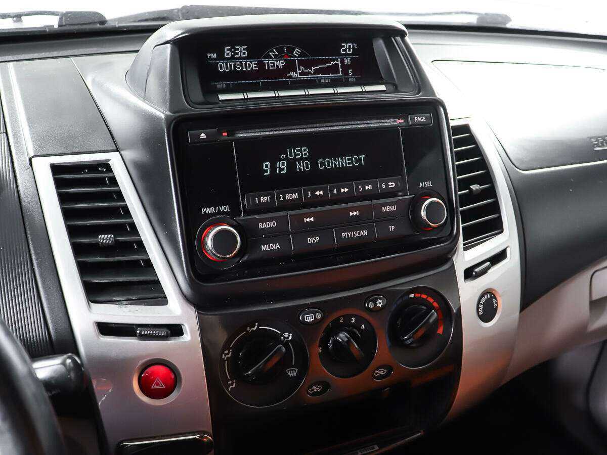 Mitsubishi Pajero Sport с пробегом — 2014 год. Фото: #18