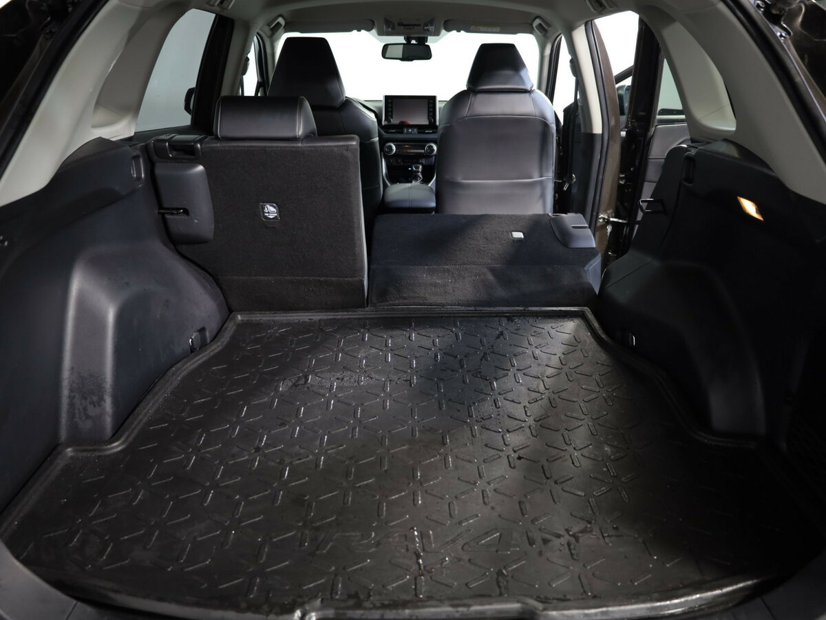Toyota RAV4 с пробегом — 2019 год. Фото: #23