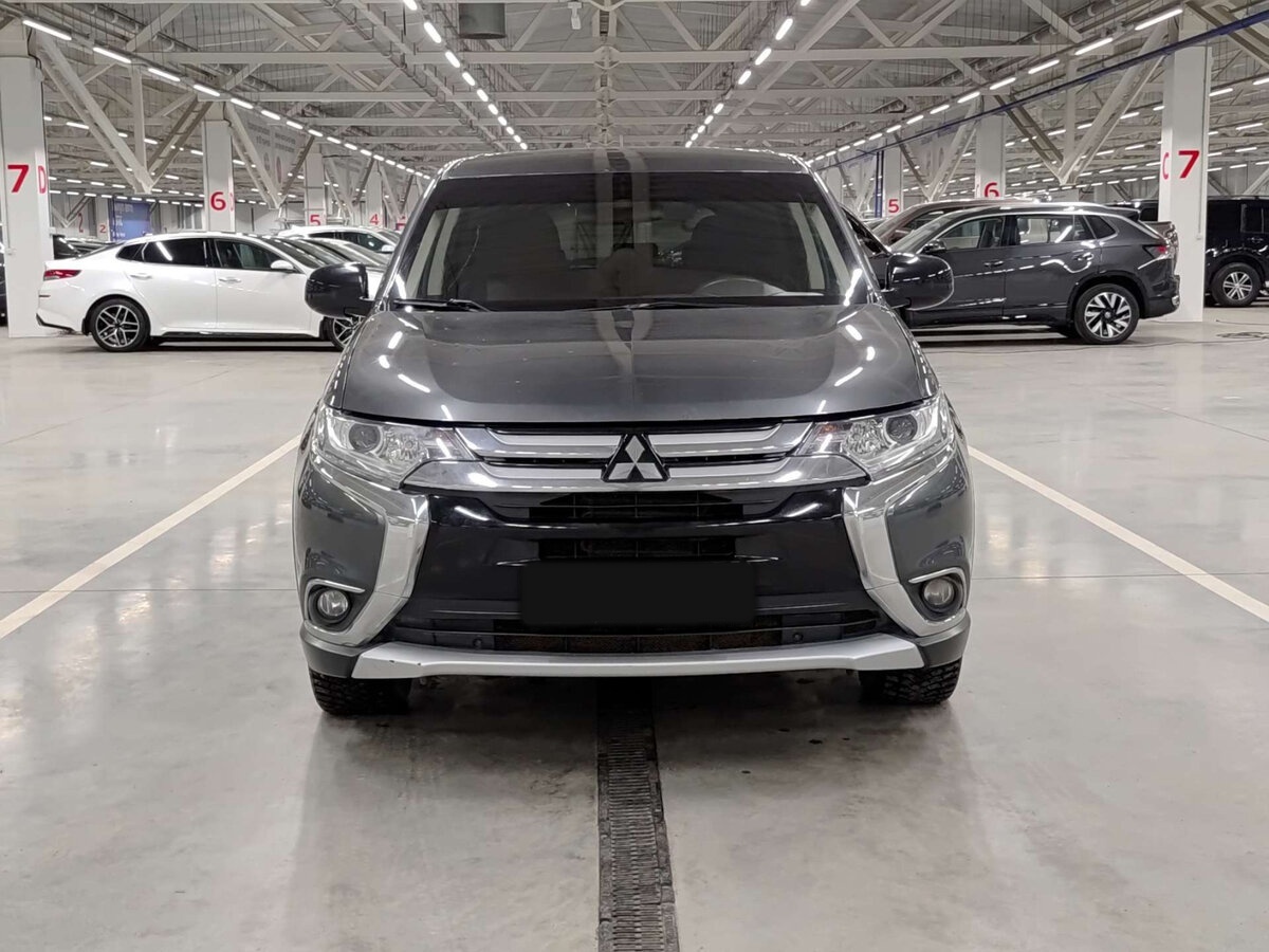 Mitsubishi Outlander с пробегом — 2016 год. Фото: #1