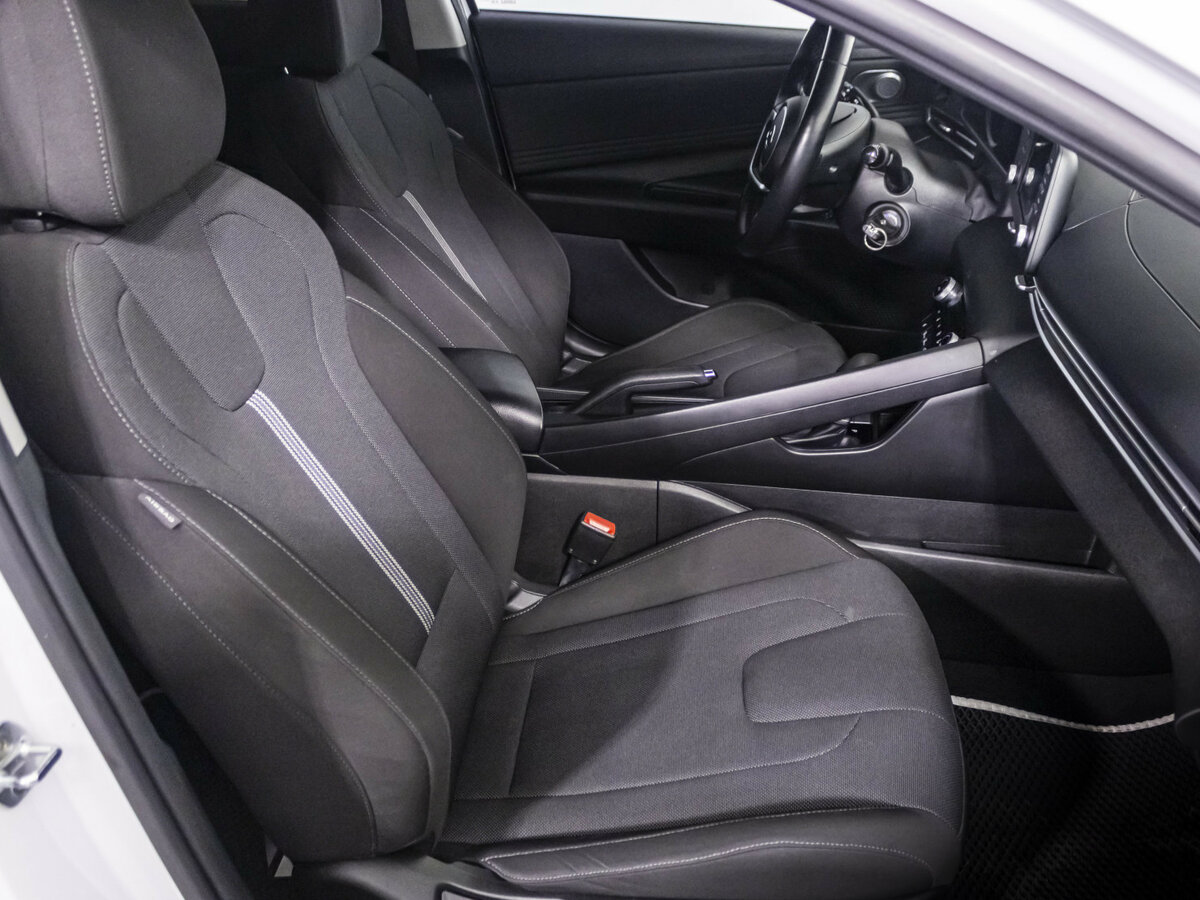 Hyundai Elantra с пробегом — 2021 год. Фото: #8