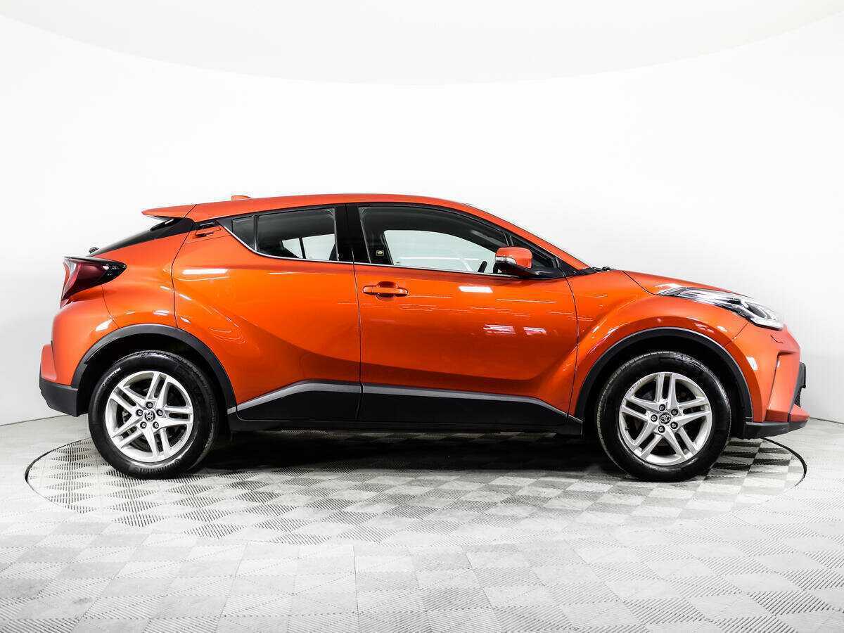Toyota C-HR с пробегом — 2020 год. Фото: #3