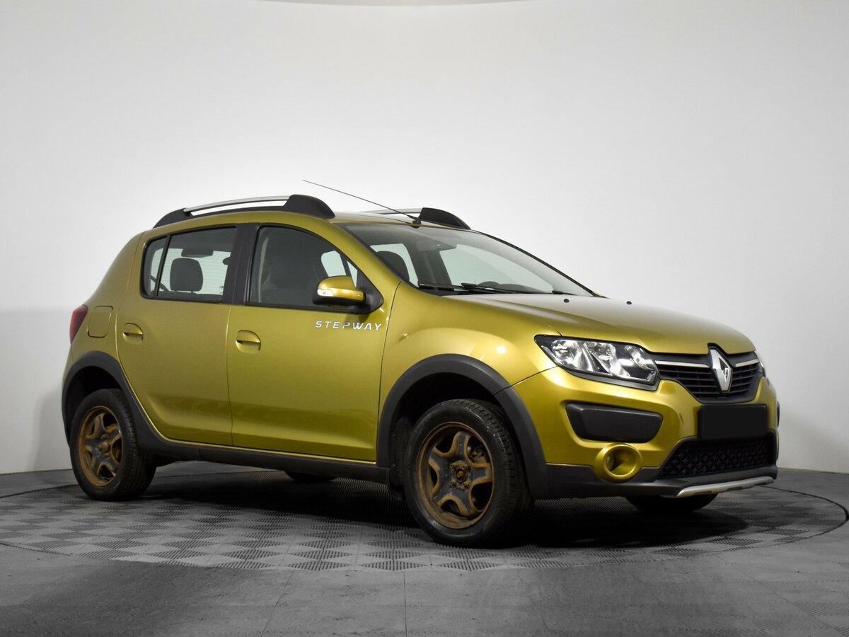 Renault Sandero с пробегом — 2016 год. Фото: #2