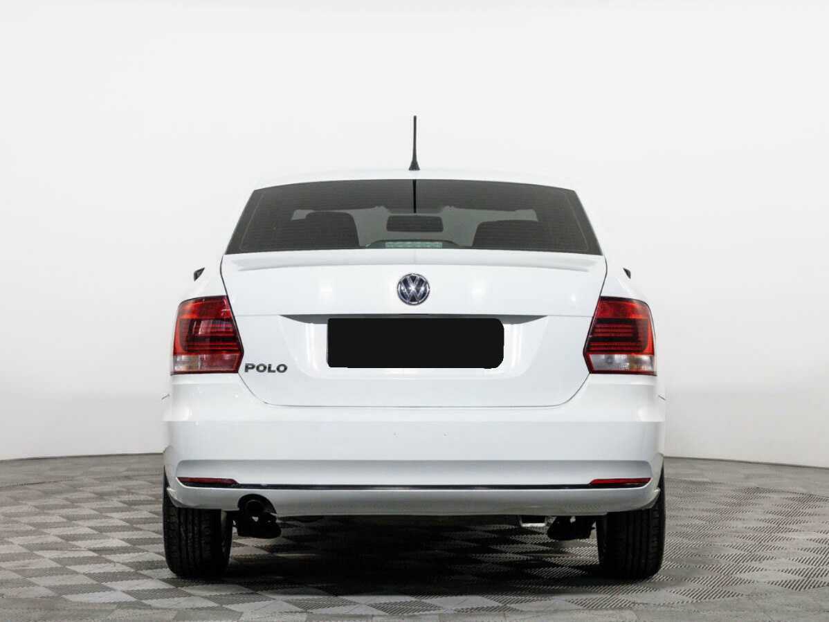 Volkswagen Polo с пробегом — 2015 год. Фото: #4