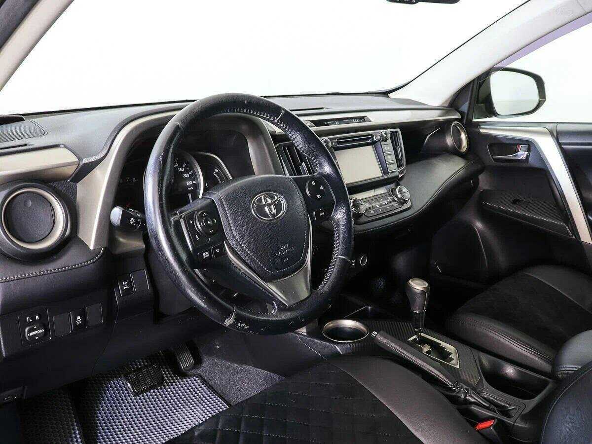 Toyota RAV4 с пробегом — 2012 год. Фото: #12