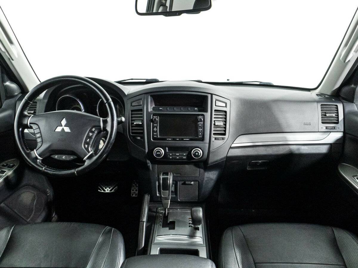 Mitsubishi Pajero с пробегом — 2012 год. Фото: #10