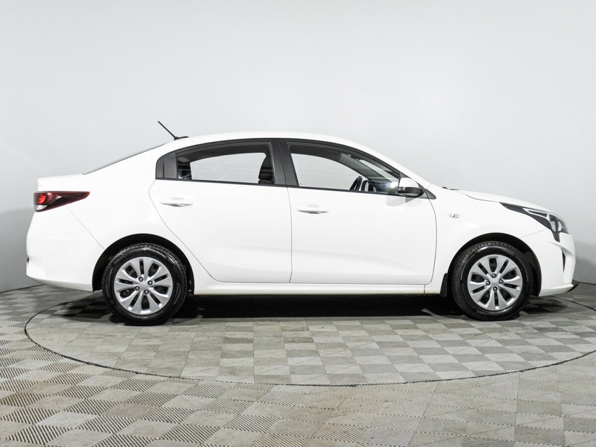 Kia Rio с пробегом — 2021 год. Фото: #3