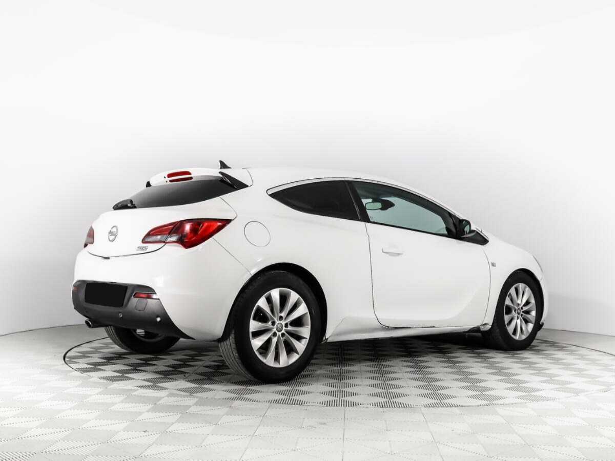 Opel Astra с пробегом — 2012 год. Фото: #4