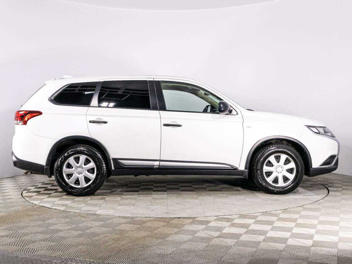 Mitsubishi Outlander с пробегом — 2019 год. Фото: #3