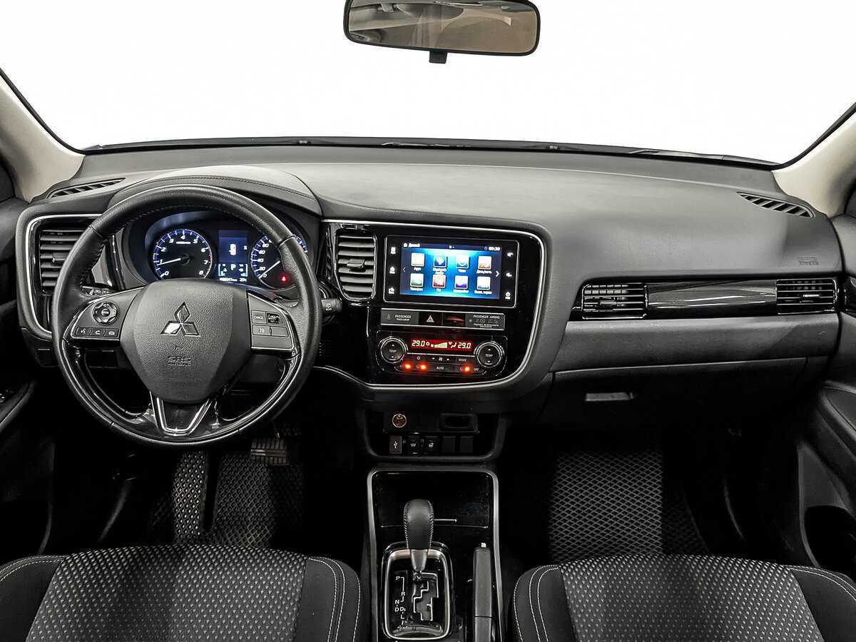 Mitsubishi Outlander с пробегом — 2020 год. Фото: #13