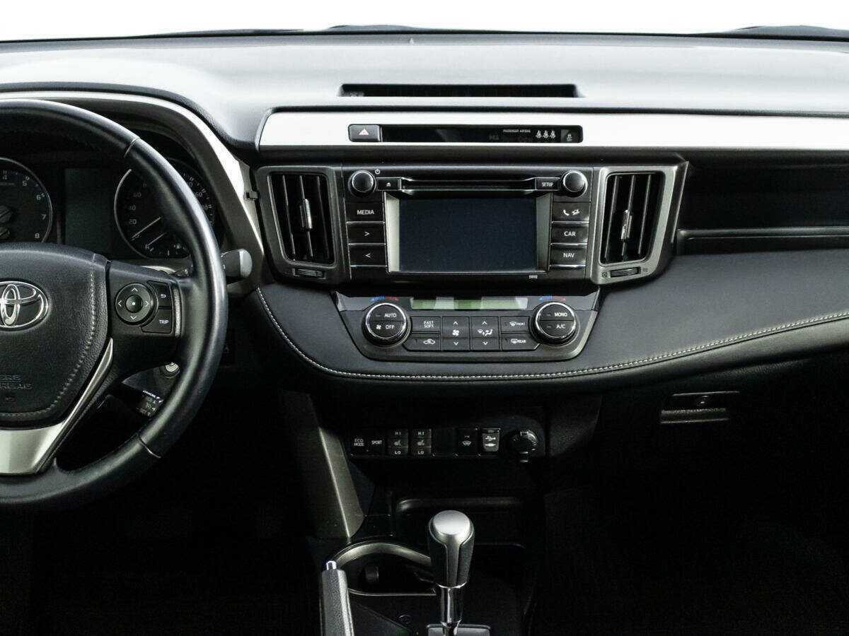 Toyota RAV4 с пробегом — 2016 год. Фото: #13