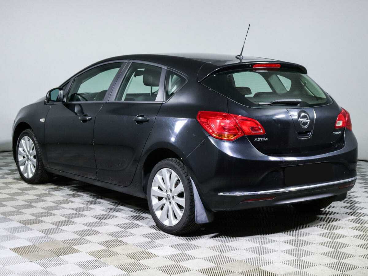 Opel Astra с пробегом — 2012 год. Фото: #5