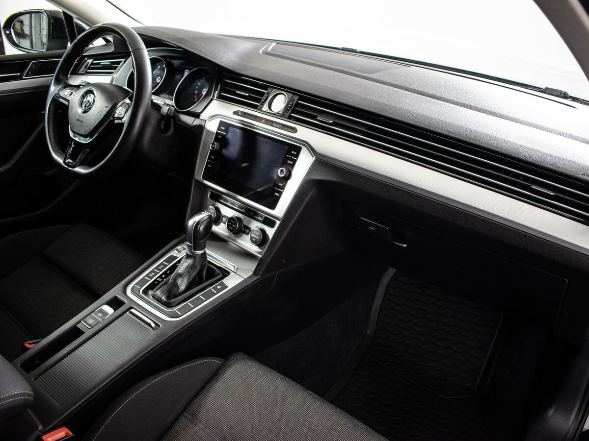 Volkswagen Passat с пробегом — 2017 год. Фото: #7