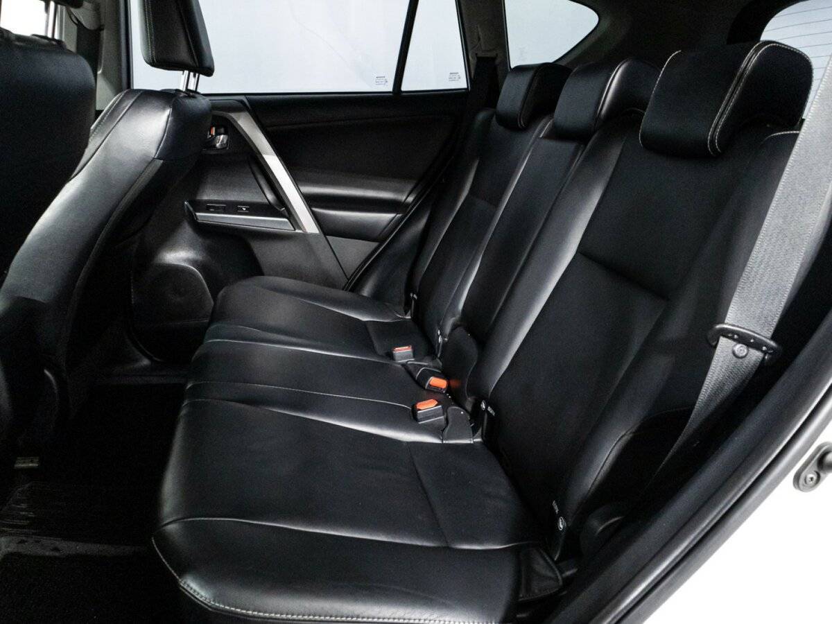 Toyota RAV4 с пробегом — 2018 год. Фото: #7