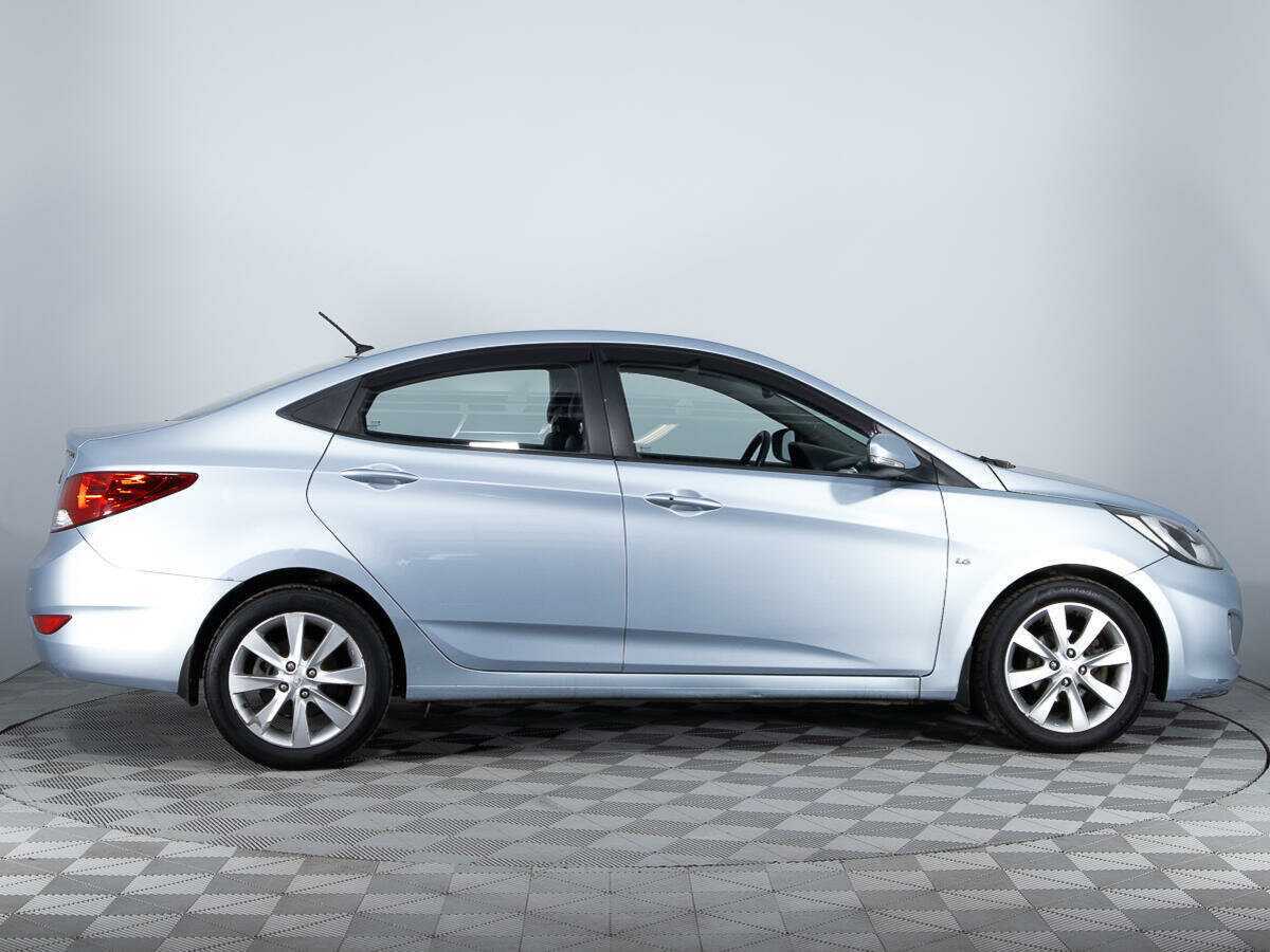 Hyundai Solaris с пробегом — 2012 год. Фото: #3
