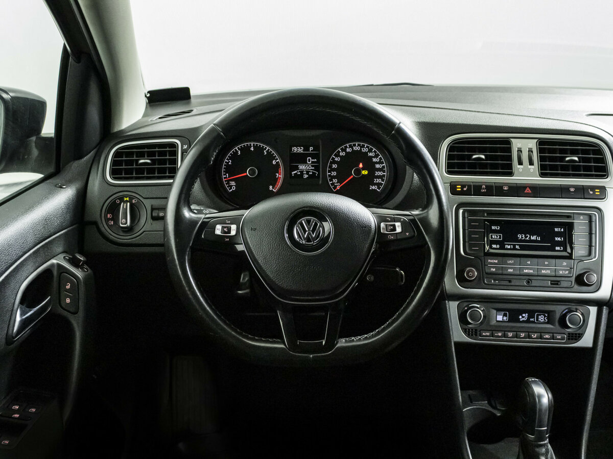 Volkswagen Polo с пробегом — 2018 год. Фото: #8