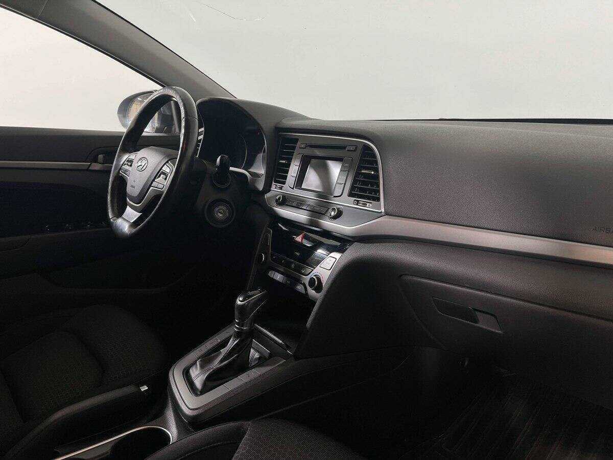 Hyundai Elantra с пробегом — 2018 год. Фото: #8