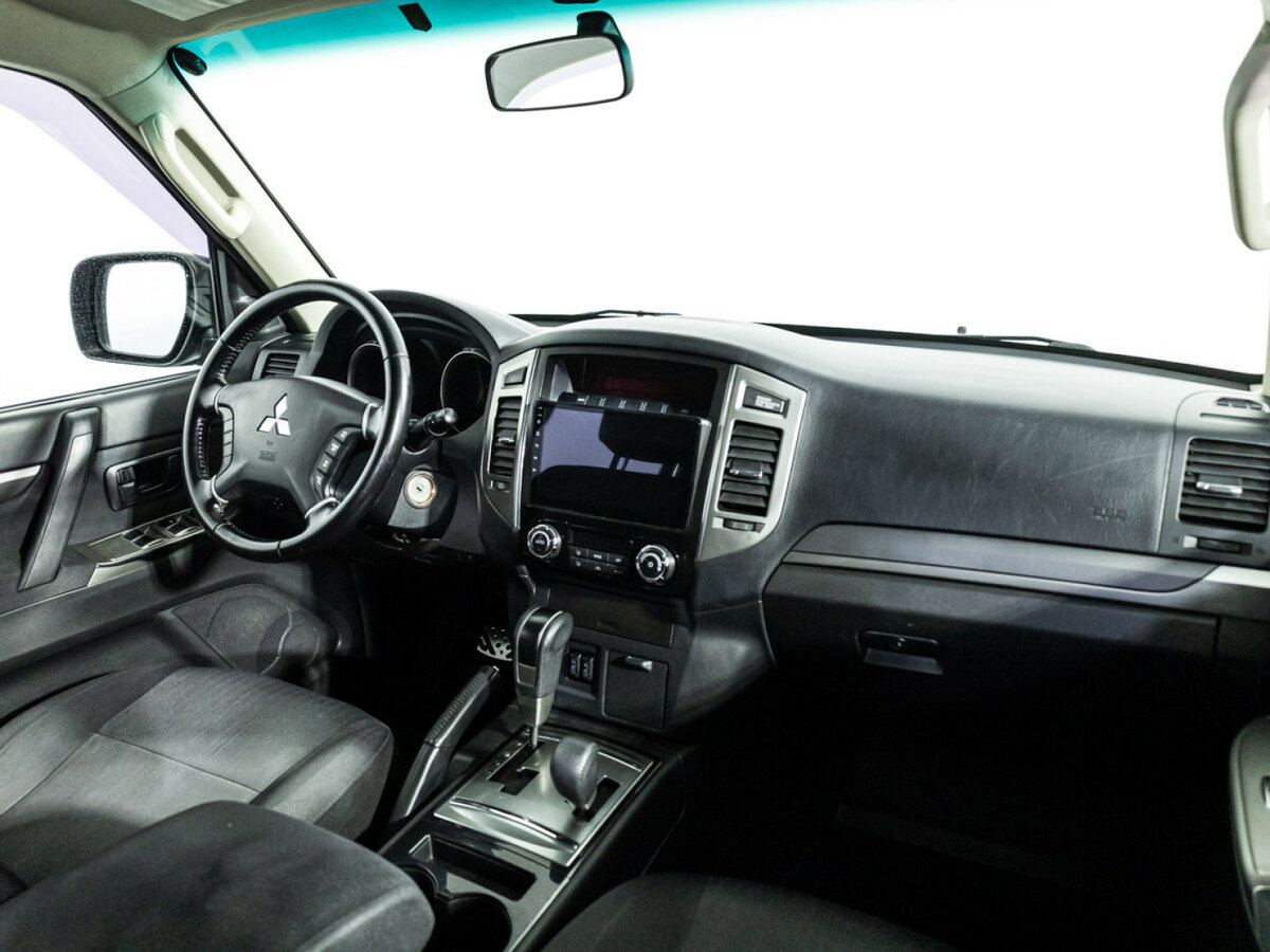 Mitsubishi Pajero с пробегом — 2015 год. Фото: #7
