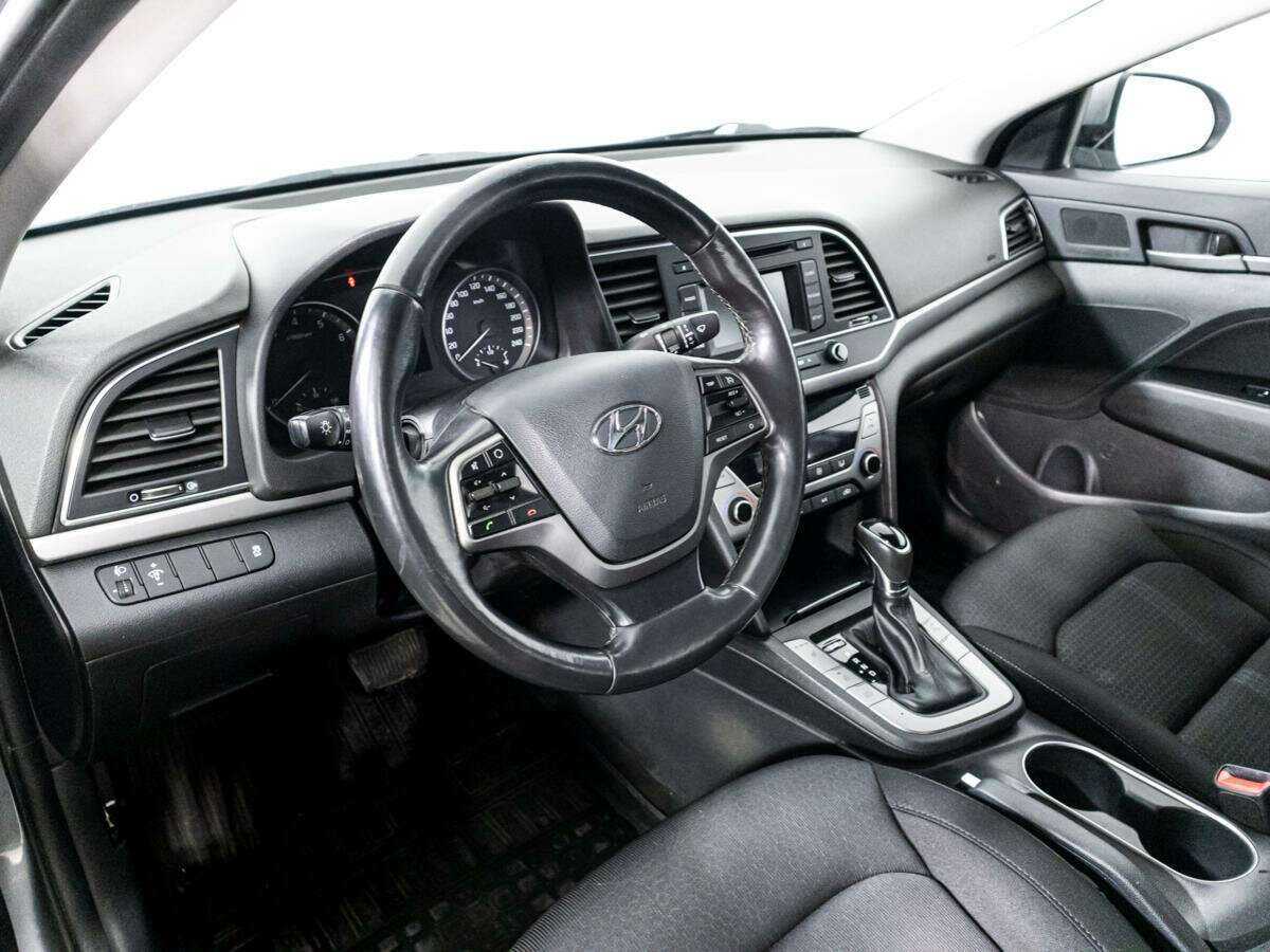 Hyundai Elantra с пробегом — 2018 год. Фото: #10