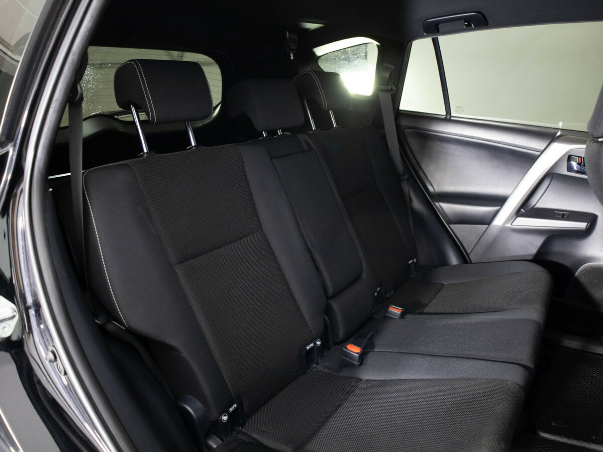 Toyota RAV4 с пробегом — 2019 год. Фото: #16