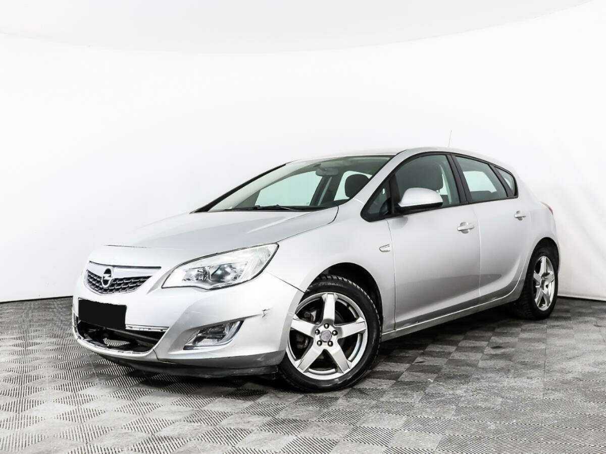 Opel Astra с пробегом — 2012 год. Фото: #0