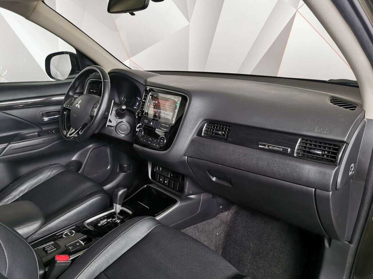 Mitsubishi Outlander с пробегом — 2018 год. Фото: #8