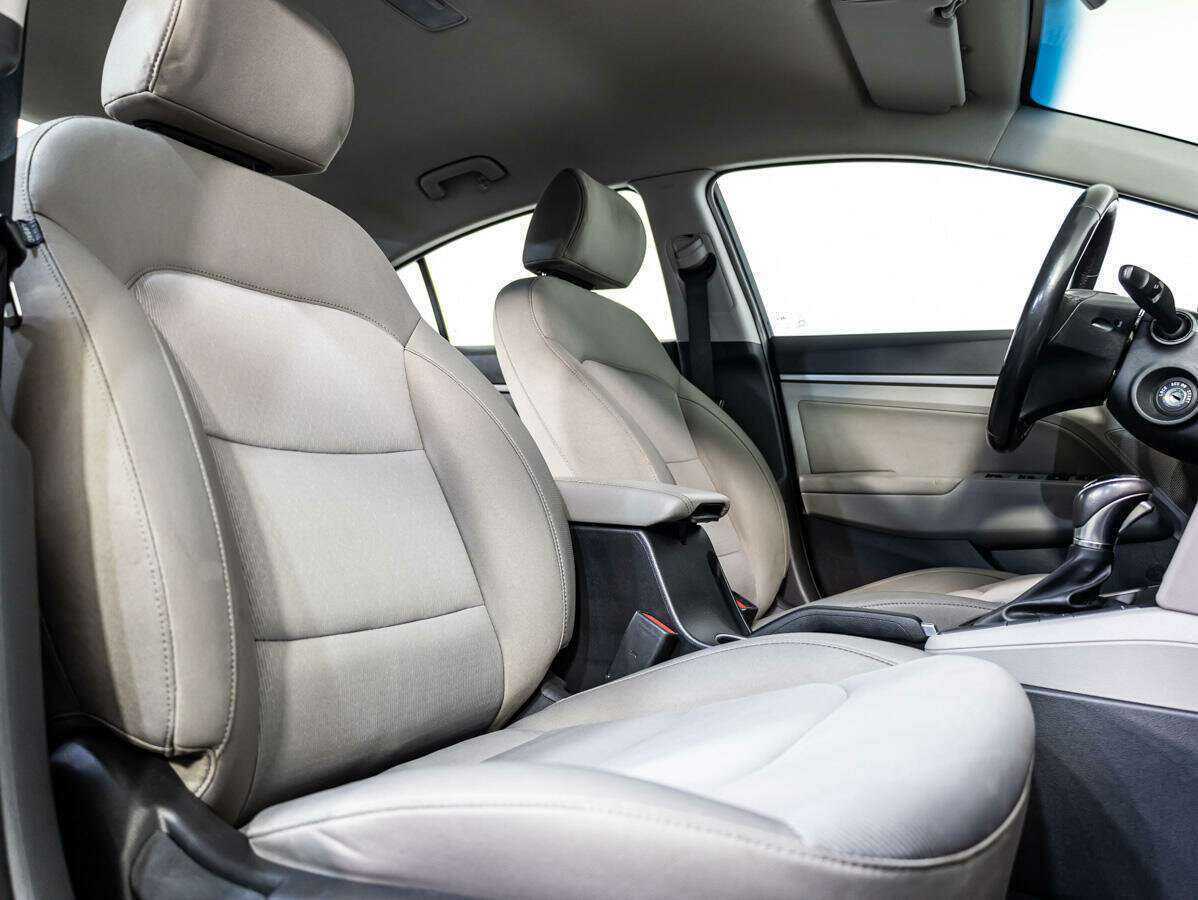 Hyundai Elantra с пробегом — 2018 год. Фото: #10