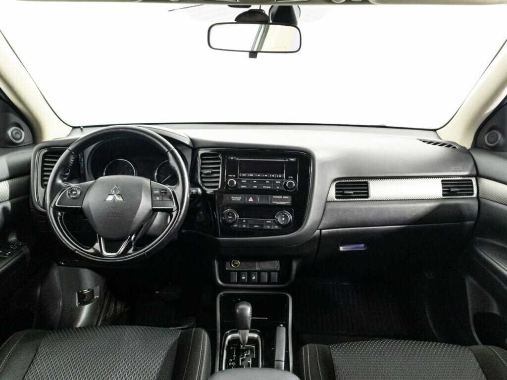 Mitsubishi Outlander с пробегом — 2018 год. Фото: #12