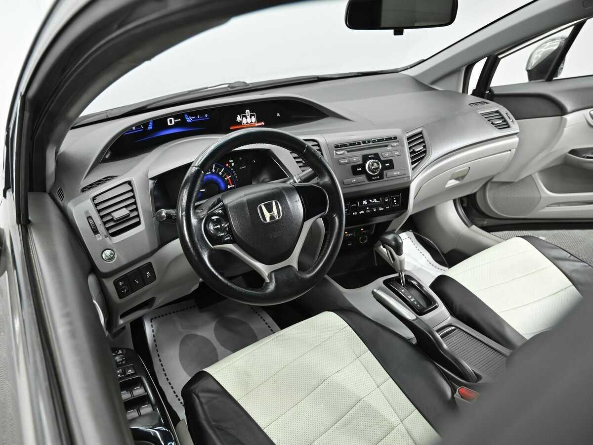 Honda Civic с пробегом — 2012 год. Фото: #9