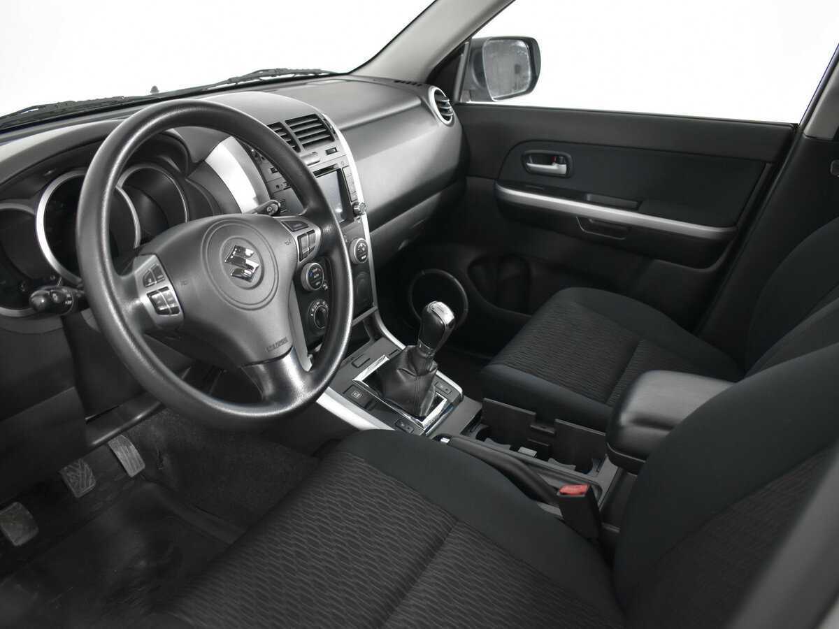 Suzuki Grand Vitara с пробегом — 2013 год. Фото: #11