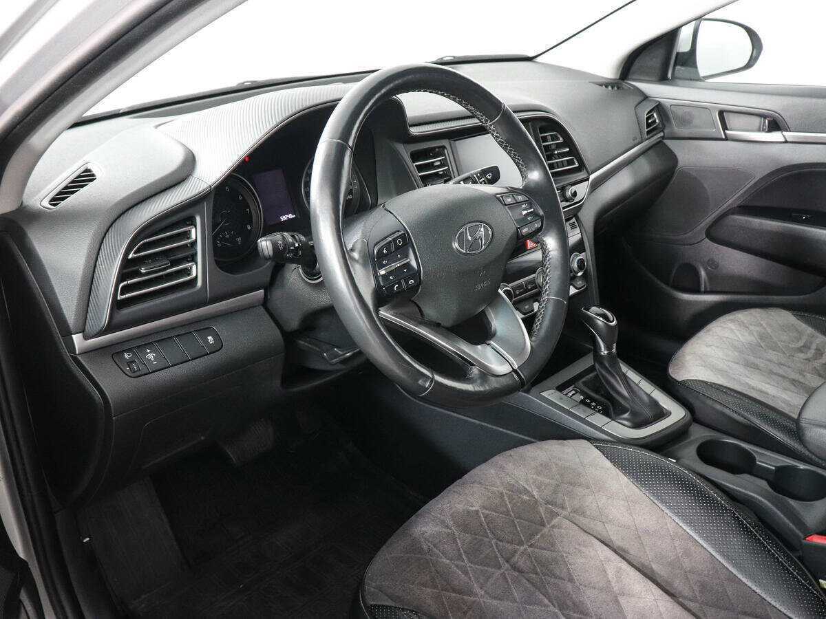Hyundai Elantra с пробегом — 2019 год. Фото: #8