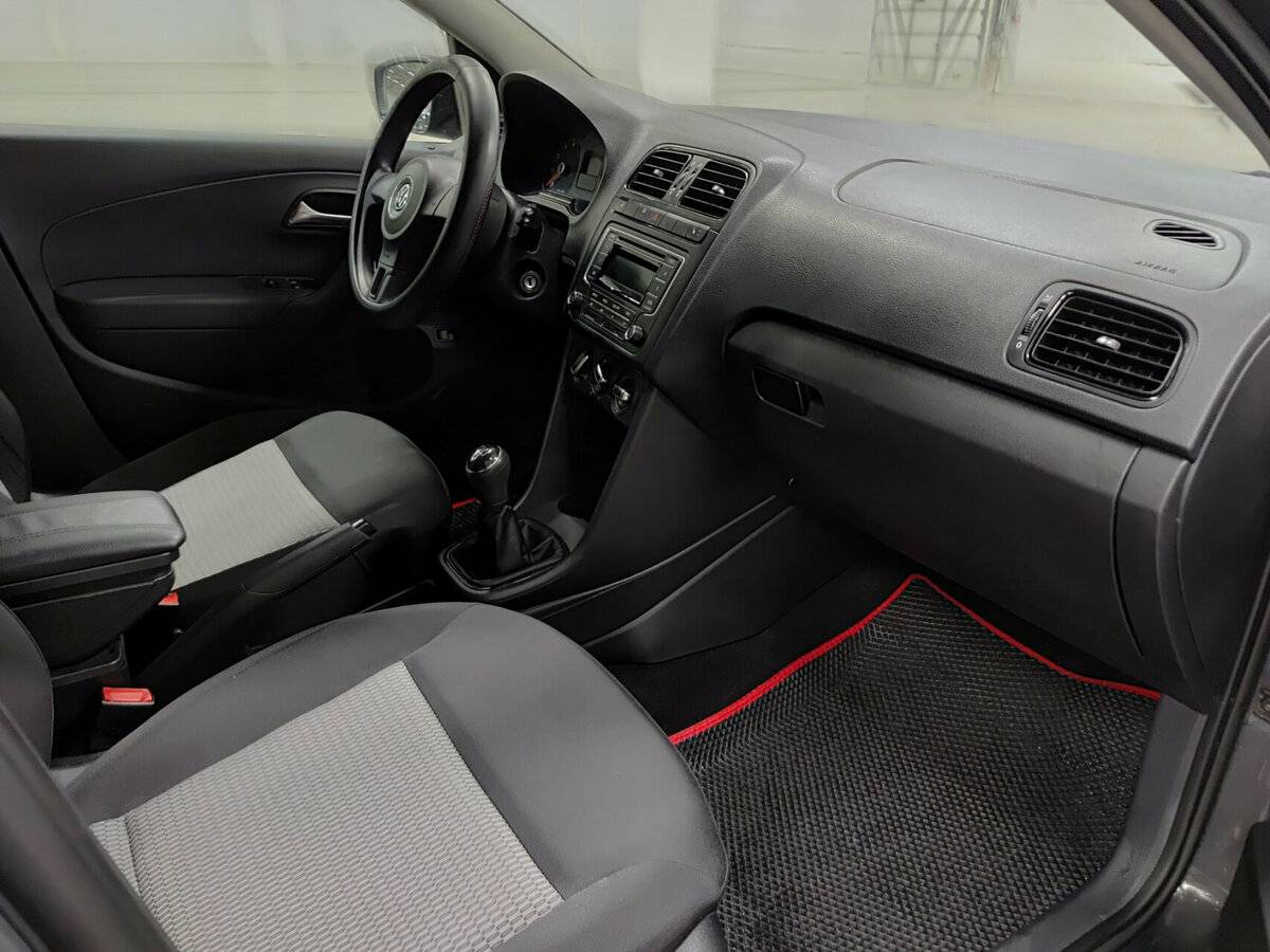 Volkswagen Polo с пробегом — 2014 год. Фото: #9