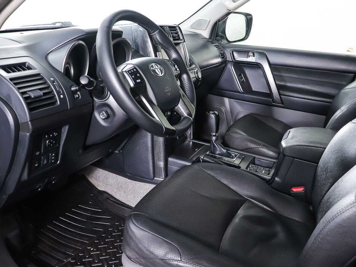 Toyota Land Cruiser Prado с пробегом — 2012 год. Фото: #12