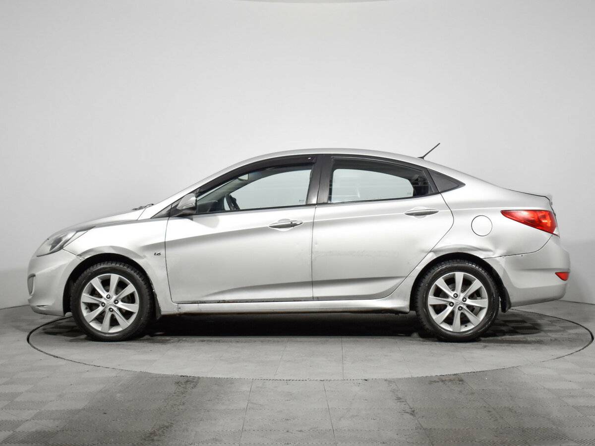Hyundai Solaris с пробегом — 2012 год. Фото: #7