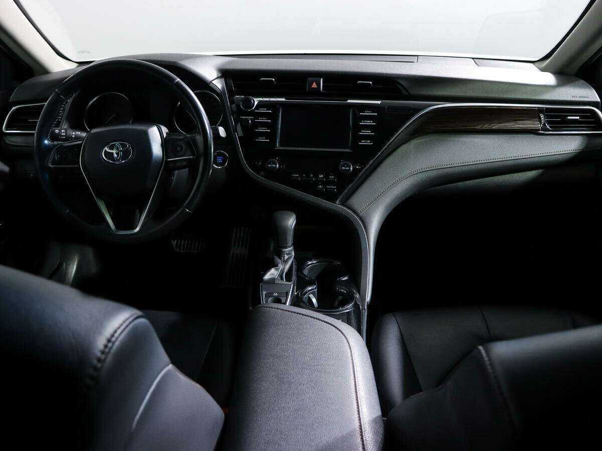 Toyota Camry с пробегом — 2019 год. Фото: #9
