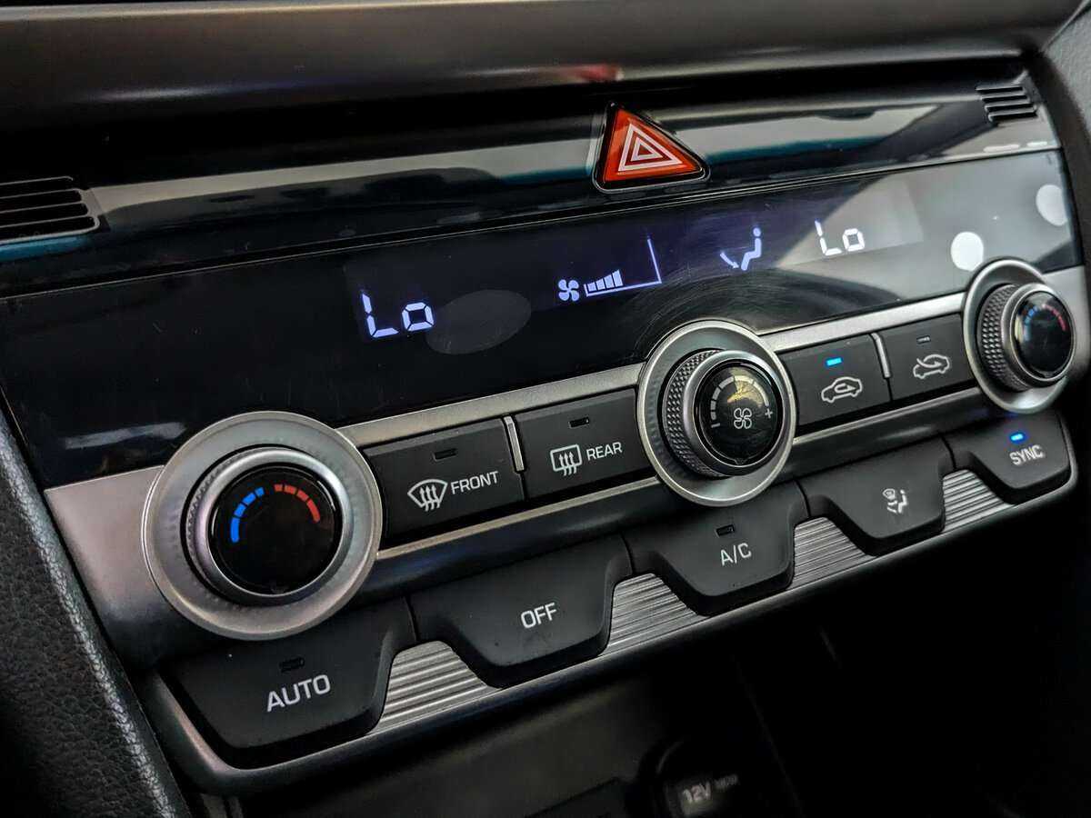 Hyundai Elantra с пробегом — 2020 год. Фото: #19
