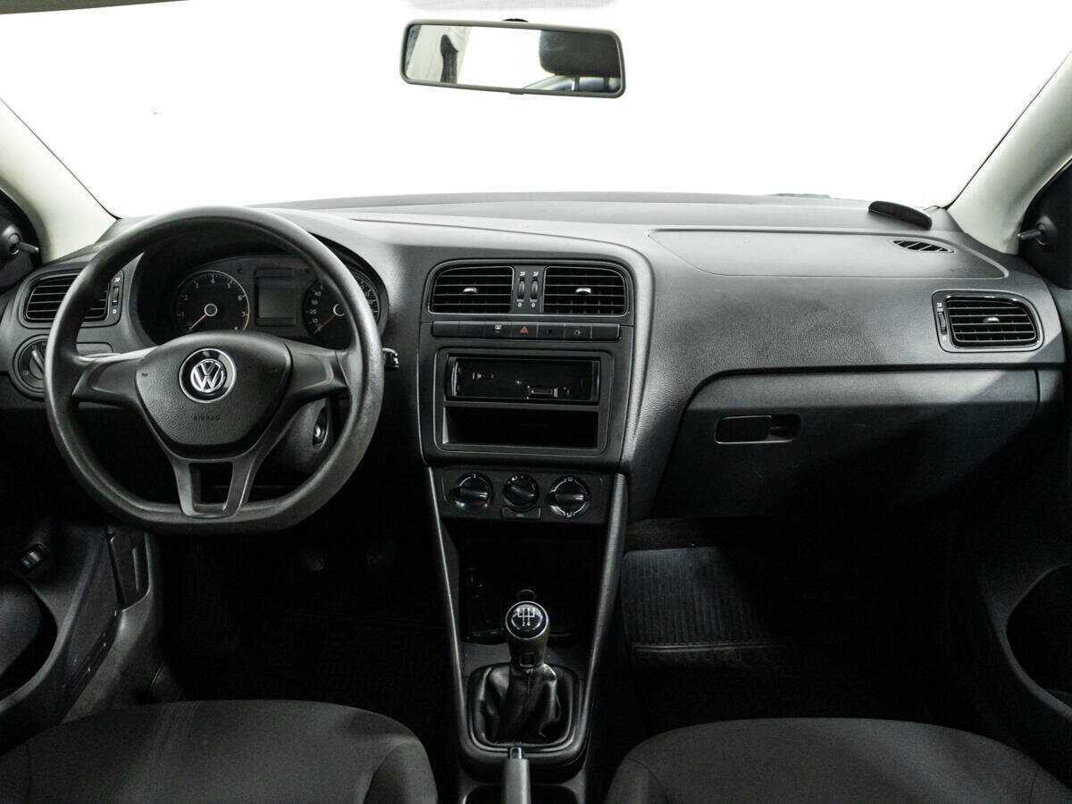 Volkswagen Polo с пробегом — 2017 год. Фото: #12