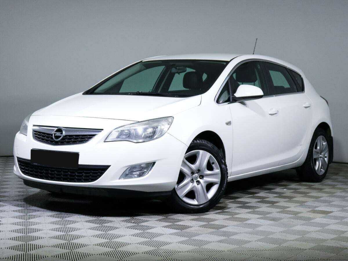 Opel Astra с пробегом — 2012 год. Фото: #0