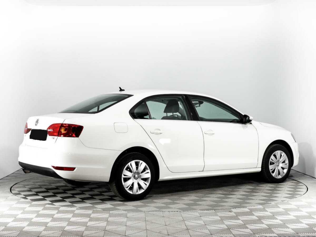 Volkswagen Jetta с пробегом — 2012 год. Фото: #4