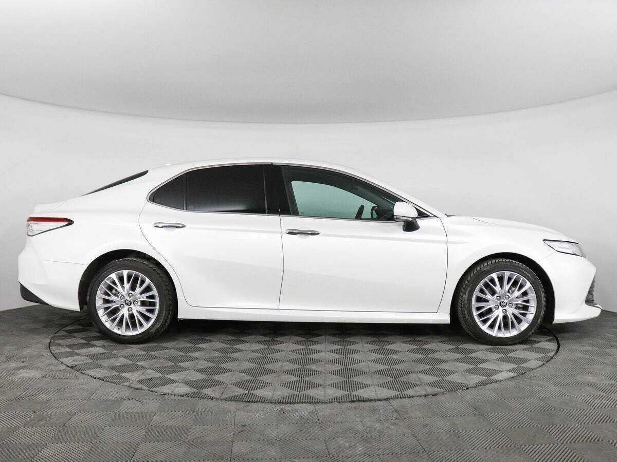 Toyota Camry с пробегом — 2020 год. Фото: #3