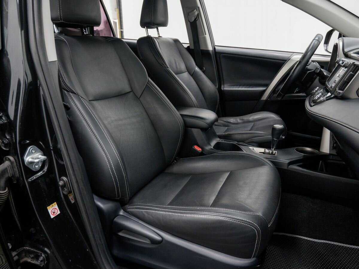 Toyota RAV4 с пробегом — 2014 год. Фото: #7