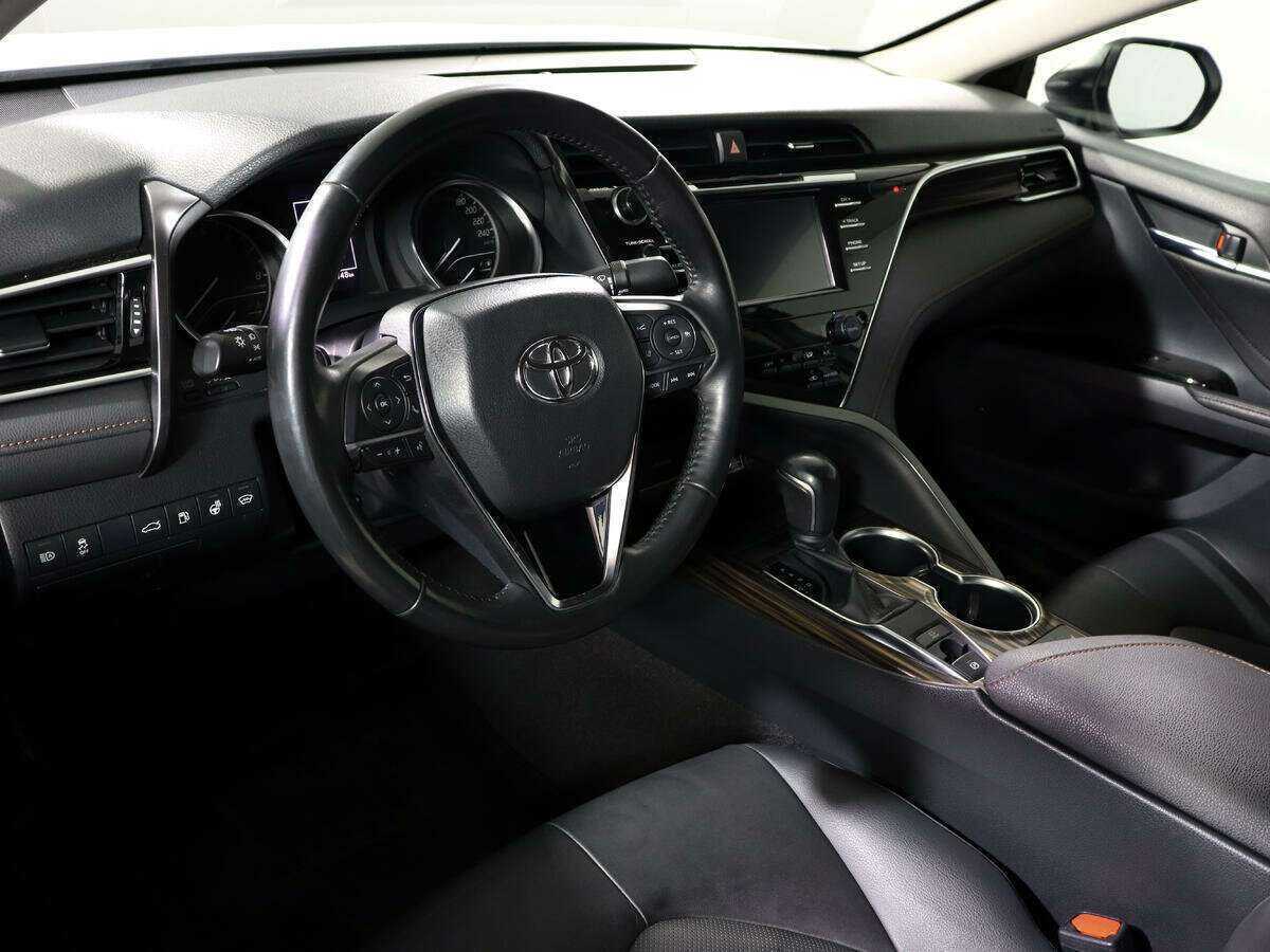Toyota Camry с пробегом — 2018 год. Фото: #13