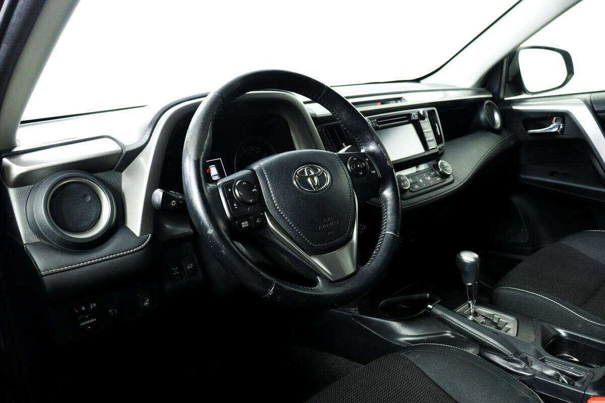 Toyota RAV4 с пробегом — 2016 год. Фото: #12