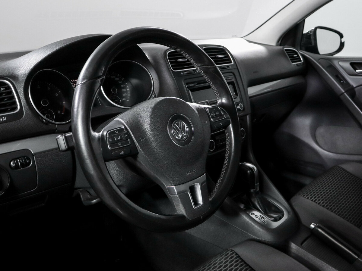 Volkswagen Golf с пробегом — 2012 год. Фото: #10